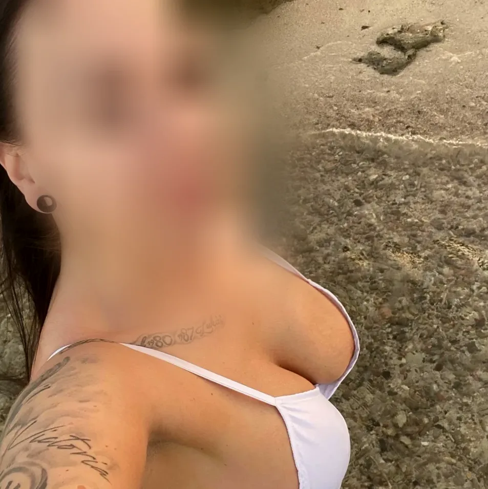 Amira, 32