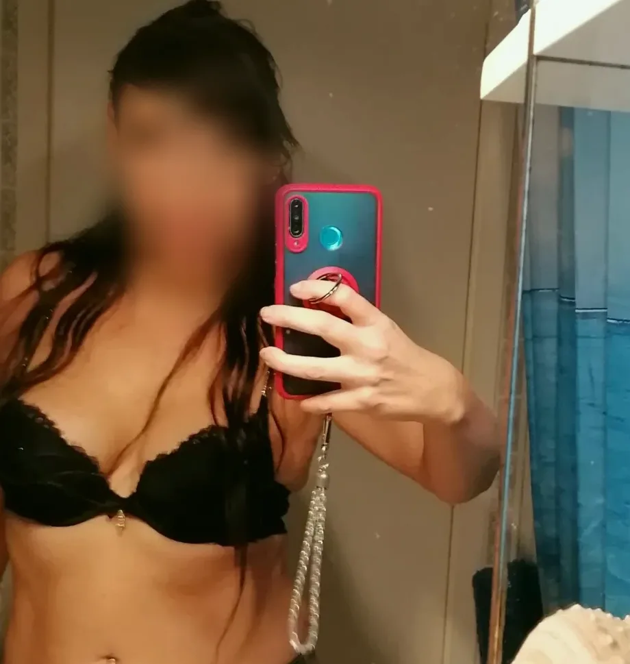 Büsra, 36