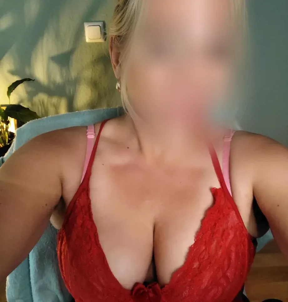 Büsra, 37