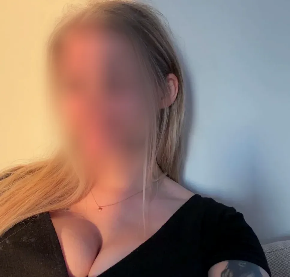 Daniela, 25