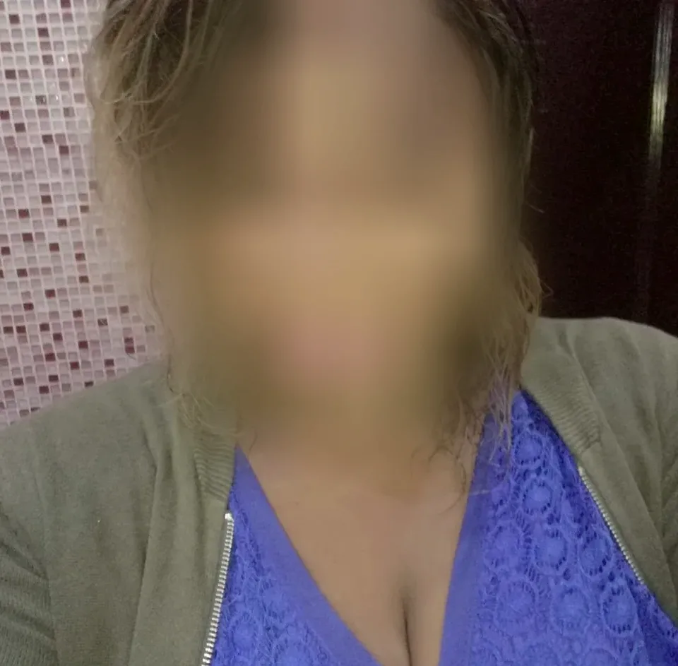 Ela, 27