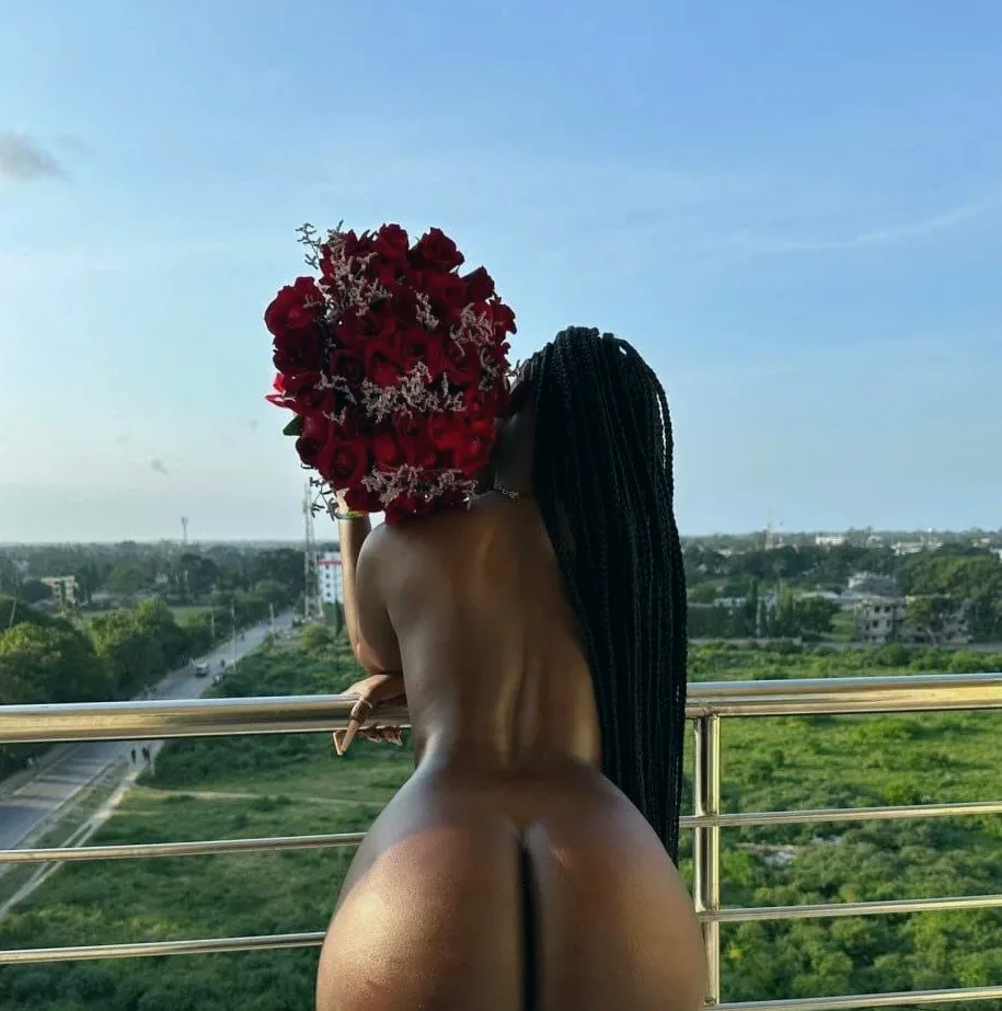 Jasmin, 25