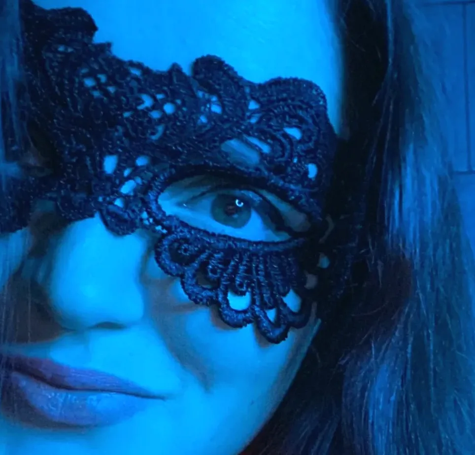 Manuela, 29