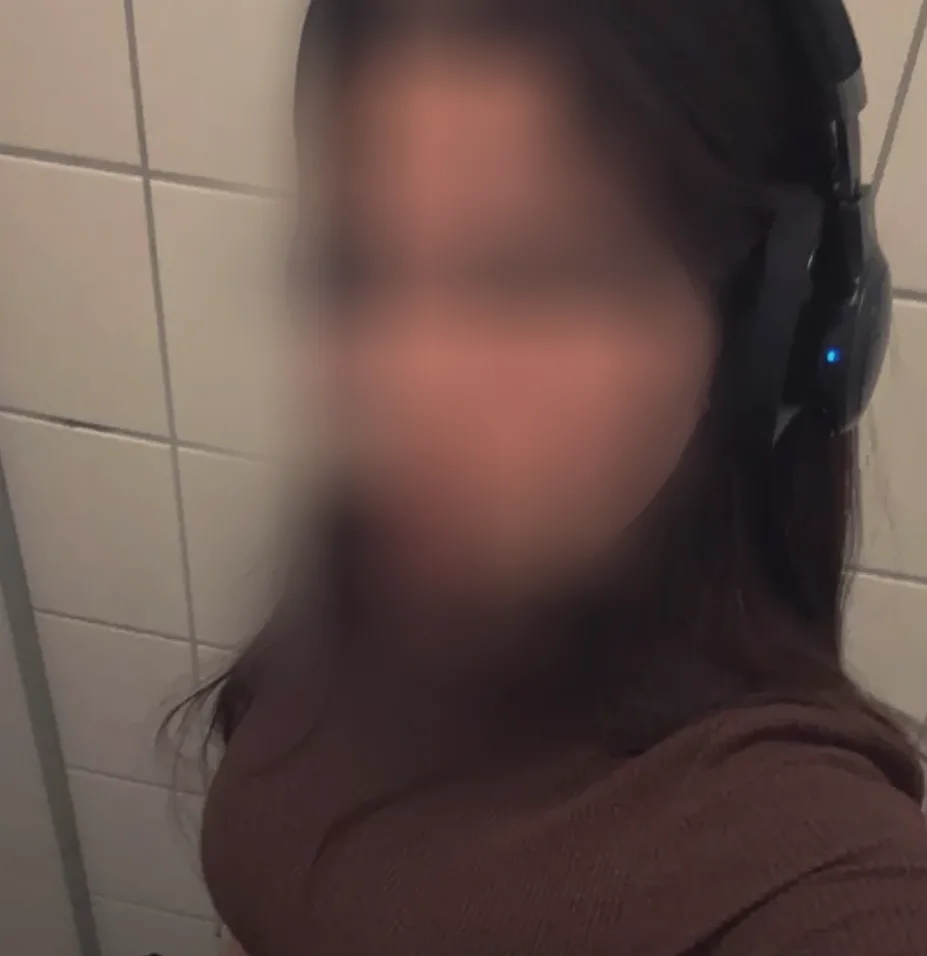 Nicole, 25