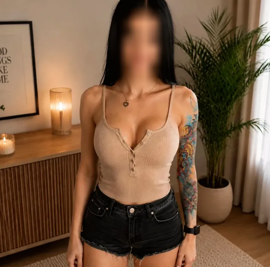 Nina, 28