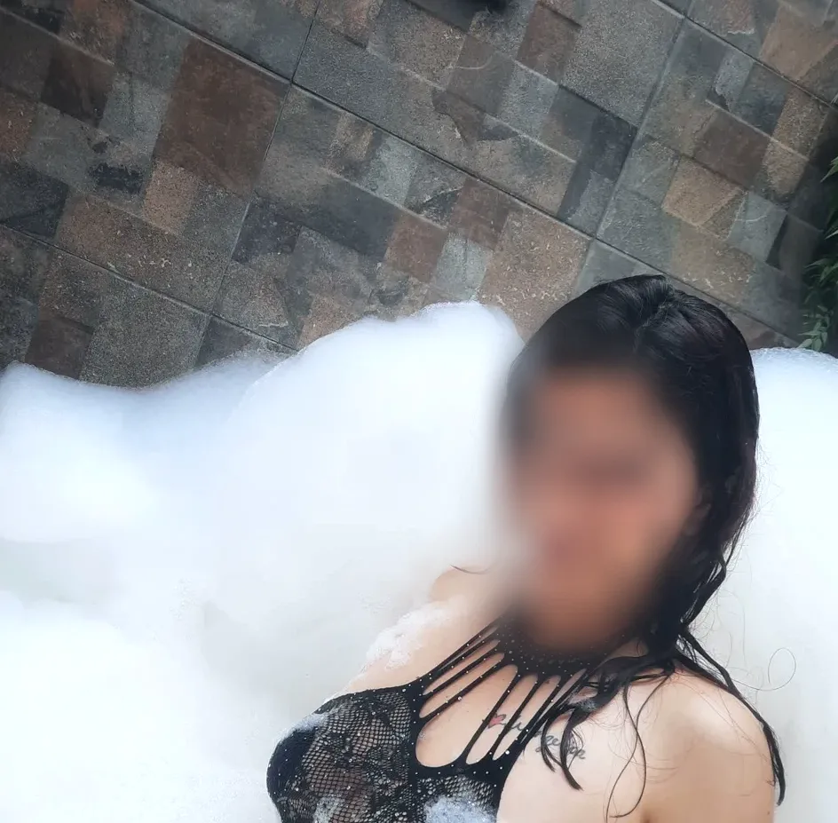 Pauline, 26