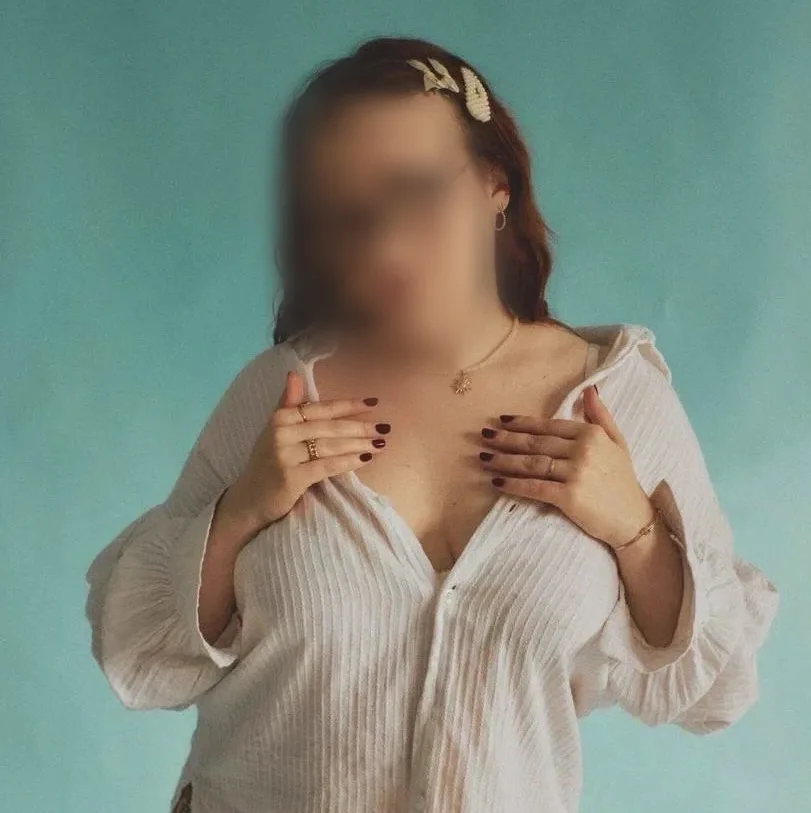 Viktoria, 21